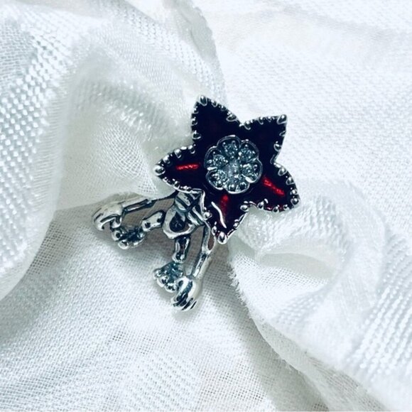 👹 NWOT Stranger Things Moveable Demogorgon Charm ✨ - Picture 9 of 12
